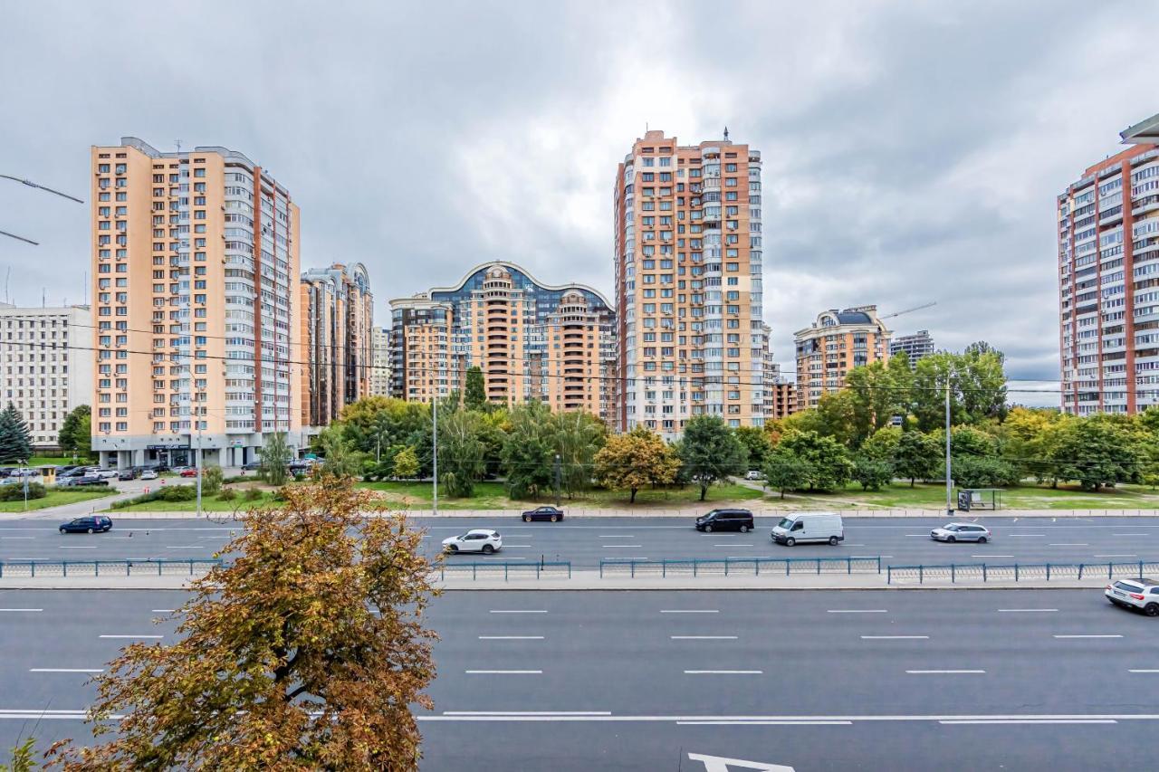 We'Reinkiev Near Pecherska Metro Station. Exterior photo